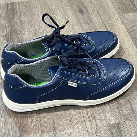 $210 New SAS 9.5 Narrow Women’s Sporty Lux Lace Sneaker Leather Navy Shoe - Picture 2 of 11